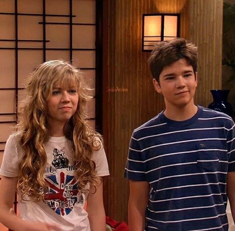 Seddie Icarly, Icarly Cast, Sam Puckett, Old Disney Channel Shows, Freddie Benson, Icarly And Victorious, Nathan Kress, Celebrity Selfies, Sam & Cat