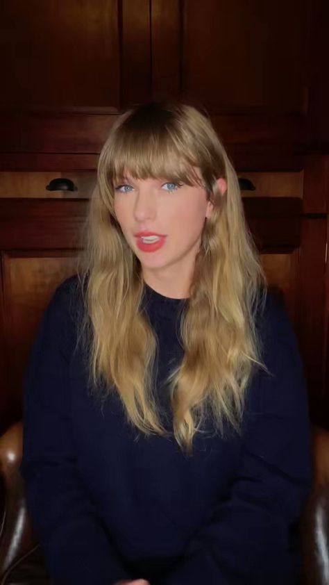 Taylor Swift on Twitter: "Midnights teaser trailer tonight during the 3rd quarter of Thursday Night Football on @primevideo so … meet me there? https://t.co/hr8ii9Oinj" / Twitter Taylor Swift Hair Color, Taylor Swift Haircut, Taylor Swift Bangs, Estilo Taylor Swift, Taylor Swift Hair, Live Taylor, Taylor Swift 13, Taylor Swift Pictures, Taylor Alison Swift