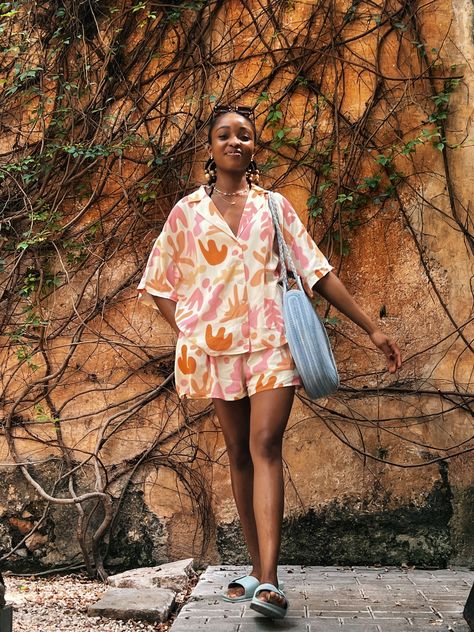 Matching Shorts Set Outfit, Matching Summer Sets, Coord Set Shorts, Outfit Instagram Pictures, Printed Shorts Outfit, Shorts Coord Set, Matching Set Outfit Summer, Vacation Outfits Black Women, Vacation Outfits Black