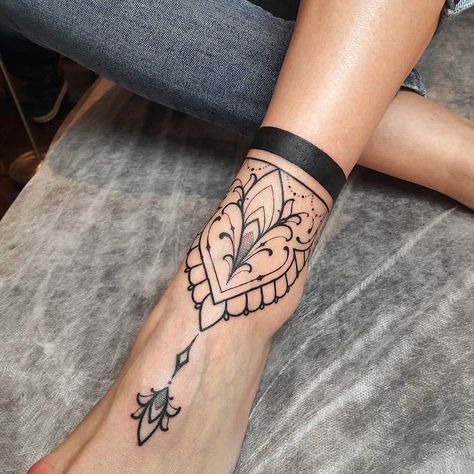 Freehand 🌿 #sergeyanuchin #mangust_tattooer #lineworktattoo #tattooinmoscow #lineworktattoo #krd #freehandtattoo #blacktattoo Mandala Foot Tattoo, Tattoo Band, Ankle Bracelet Tattoo, Free Hand Tattoo, Girl Back Tattoos, Armband Tattoos, Anklet Tattoos, Muster Tattoos, Trendy Tattoo