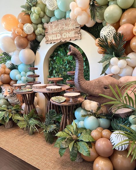 Safari Dessert Table, Jungle Theme Birthday Decoration, Jungle Theme Decoration Ideas, Jungle Theme Birthday Party Decorations, Jungle Safari Birthday Party Decoration, Jungle Theme Baby Shower Ideas, Safari Birthday Cake, Safari Themed Party, Safari Birthday Party Decorations