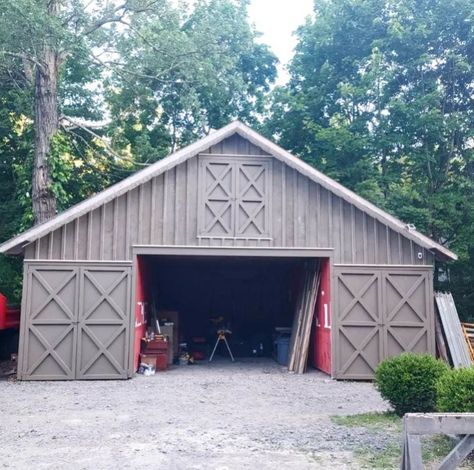 Shipping Container as Barn: An Inexpensive and Imaginative Reuse Shipping Container Barn, Barn Shed Ideas, Shipping Container Workshop, Shipping Container Sheds, Shipping Container Storage, Shipping Container Cabin, Sea Containers, Barn Shop, Cabin Tiny House