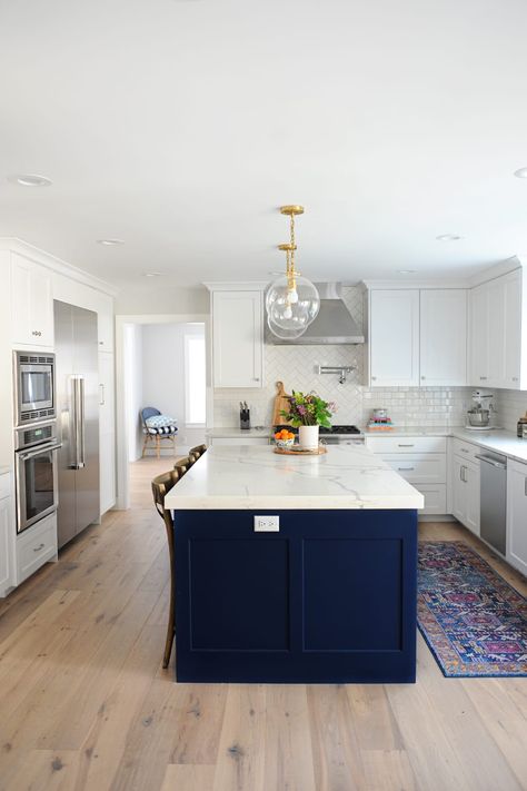 navy blue kitchen island Blue Kitchen Island, Navy Blue Kitchen, Navy Kitchen, Kitchen Lighting Design, Best Kitchen Cabinets, All White Kitchen, Kitchen Remodel Before And After, Kitchen Gallery, Classic Kitchen