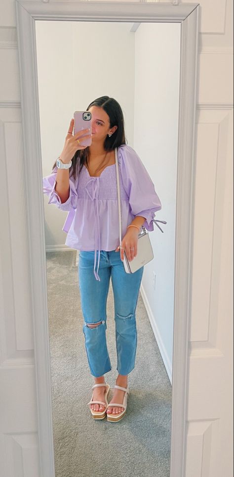 colorful and fun spring outfit💞 Easter Jeans Outfit, Cute College Outfits Spring, Austin Bar Outfit, Cute Spring Outfits Colorful, Casual Preppy Outfits Spring, Girly Jean Outfits, Spring Brewery Outfit, Sorority Outfits Casual, Spring Texas Outfits