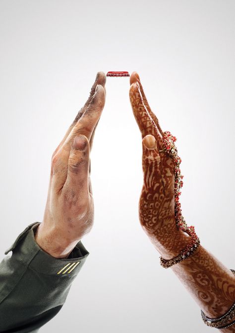 Together Coke | Coca Cola Togetherness Ad  Coke always has a way emotional appeal and great feelings. The use of diversity is another ones of Cokes strengths. Ogilvy Mather, 광고 디자인, Cannes Lions, Creative Advertising Campaign, Best Ads, Coca Cola Bottle, Harvey Nichols, Print Advertising, Creative Ads