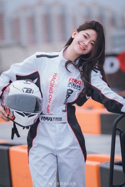 Motor Racing Aesthetic, Motorcyclist Outfit, Car Racing Outfit, Female Racer Aesthetic, Racer Outfit, Female Racers, Garage Photoshoot, Race Outfit, Photo Social Media