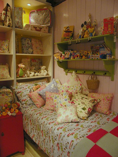 Cath Kidston Shop, Bath Cath Kidston Bedroom Ideas, Cath Kidston Bedroom, Cath Kidston Bedding, Cath Kidston Dress, Cath Kidston Home, Cath Kidston Crochet, Cath Kidston Shop, Granny Chic Decor, Cath Kidston Bags