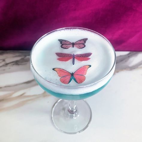 Butterfly Drink, Drink Essentials, Butterfly Cocktail, Whimsical Party, Winter Moon, Fairy Garden Party, White Cocktails, Moon Party, Cocktail Garnish