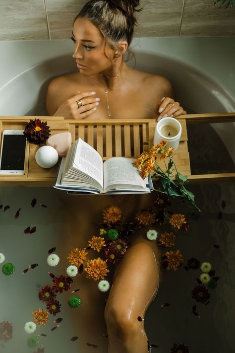 Bathtub Photography, Bath Photography, Spiritual Bath, Flower Bath, Milk Bath, Shoot Inspiration, Birthday Photoshoot, Relax Time, Pics Art