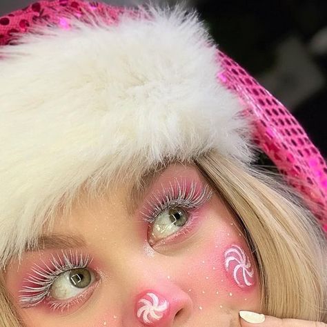 Taylor Dailey 🍒 on Instagram: "December 1st means it’s Christmas time! 🍭♥️ @jeffreestarcosmetics blood sugar palette + doll parts @redaspenlove brow pencil + orchid lip pencil + pink petunia lipstick + nails @leleposhcosmetics stalker + snow queen + dewy setting spray @thejunoco lashes @nyxcosmetics white liquid vinyl • • • • #holidays #festive #makeup #candyqueen #peppermint #peppermintswirl #redaspenlove #jeffreestarcosmetics #holidaylooks #festivemakeup #makeupfun #creativelooks #candycan Pink Winter Makeup, Sugarplum Fairy Makeup, Elf Makeup Christmas, Pink Christmas Makeup, Peppermint Makeup, Xmas Makeup Looks, Candyland Makeup, Christmas Inspired Makeup, Magenta Makeup