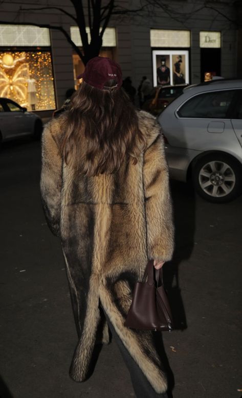 Autumn Aesthetic Brown, Brown Neutral Aesthetic, Brown Fur Coat Outfit, Cherry Mocha Nails, Ig Story Aesthetic, Mocha Nails, Aesthetic Espresso, Espresso Aesthetic, Aesthetic Brunette