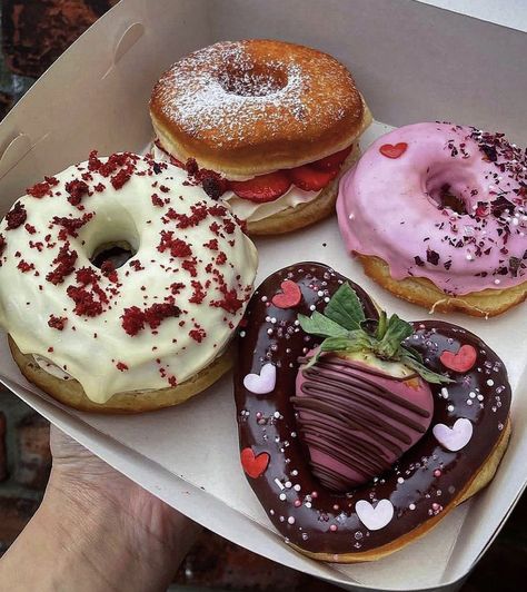 Aesthetic Doughnut, Doughnuts Aesthetic, Donas Aesthetic, Korean Donut, Donuts Aesthetic, Strawberry Donut, Fancy Donuts, Chocolate Donut, Birthday Donuts