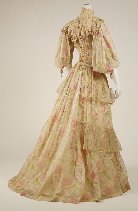 Dress Date: 1902–3 Culture: French Medium: silk Moda Medieval, 1900's Fashion, Istoria Modei, Historical Gowns, English Project, Outfit Reference, Dress Date, Historical Costuming, Historic Fashion