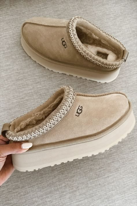 Ugg’s Slippers, Ugg Tazz Slipper, Uggs Astetic, Uhh Slippers, Uggs Slippers Platform, Uggs Tazz Slipper, Women’s Slippers, Stuff For Christmas List, Ugg Slippers Aesthetic