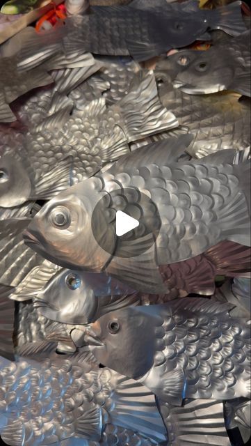 Alexis Berger on Instagram: "How I made a school of fish out of aluminum cans! 

(If you make your own, please share it with me!) 
#schooloffish 

#Tutorial #SodaCan #SodaCanCrafts #ProcessVideo #AluminumCans #AluminumCanArt #repoussé #crafttutorial #aluminiumcancrafts #alexisberger" Embossed Aluminum Cans, Recycled Aluminum Cans Ideas, Found Art Ideas, Aluminum Can Art Diy, Aluminum Can Crafts Diy, Beer Can Art Ideas, Can Top Crafts, Beer Can Diy, Tuna Can Crafts