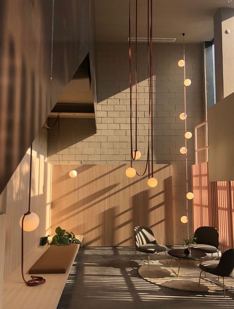 vibia-the-edit-stories-za-plusminus-14 Plusminus By Vibia, Minimalism Lighting, Atrium Lighting, Cozy Lighting Ideas, Stair Lighting Pendant, Led Light Art, Light Interior Design, Led Light Bedroom, Staircase Pendant Lighting