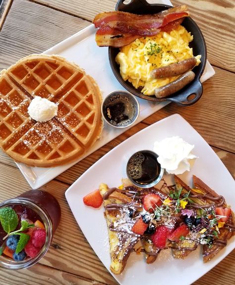 Best Breakfast in Los Angeles – Travel Curator Breakfast Los Angeles, Matcha Waffles, Restaurant Vibes, La Bucket List, Caramel Waffles, Los Angeles Travel Guide, Jam Toast, Hummus And Pita, Veggie Breakfast