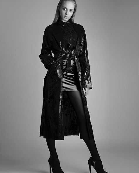 Daphne de Baat Suzanne Koller, Vinyl Fashion, All Black Fashion, Black Leather Coat, Long Leather Coat, Mens Editorial, Prom Style, Vogue Italia, Nice Leather