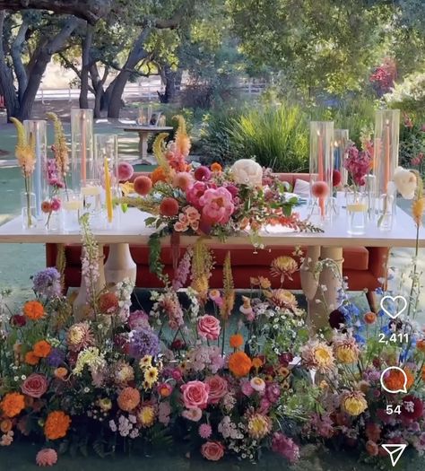 Colorful Sweetheart Table, Sweetheart Table Flowers, Summer Wedding Reception, Forest Theme Wedding, Sweetheart Table Wedding, Colourful Wedding, Future Wedding Plans, Garden Party Wedding, September Wedding