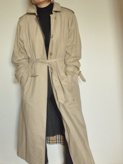 1980s vintage Burberry trench coat with in removable wool lining Vintage Burberry Trench Coat, Burberry Trenchcoat, Rain Trench Coat, Burberry Trench, Burberry Trench Coat, Brown Blazer, Vintage Burberry, Victoria Dress, Oversized Blazer