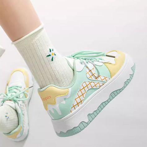 Cute Roller Blades, Colorful Sneakers Ideas, City Pop Fashion, Pastel Core Outfits, Kawaii Shoes Sneakers, Sneaker Reference, Christmas Sneakers, Interesting Accessories, Kawaii Sneakers