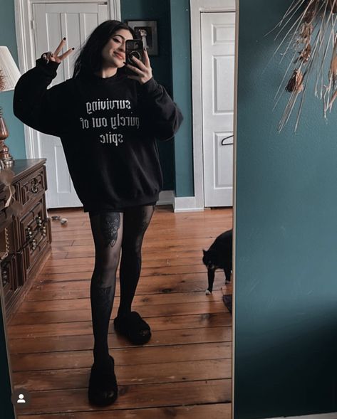 Comfortable Gothic Outfits, Cozy Gothic Outfits, Emo Lounge Wear, Comfy Gothic Outfits, Emo Mom Aesthetic, Comfy Witch Outfits, Lazy Alternative Outfits, Emo Mom Outfits, Goth Lounge Outfit