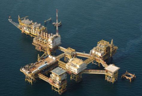 Chemical Factory, Oil Rig Jobs, Water Well Drilling Rigs, Petroleum Engineering, Water Well Drilling, Oil Platform, Persian Gulf, Oil Drilling, Maritime Art