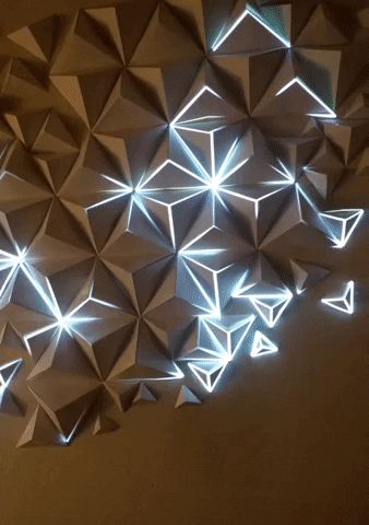 Tutorial: Origami and projection mapping – Studio Joanie Lemercier Interactive Wall Art Ideas, Project Mapping Design, Projection Mapping Room, Led Wall Design, Origami Wall Decor, Project Mapping, Origami Light, Creative Lights, Studio Wall Decor