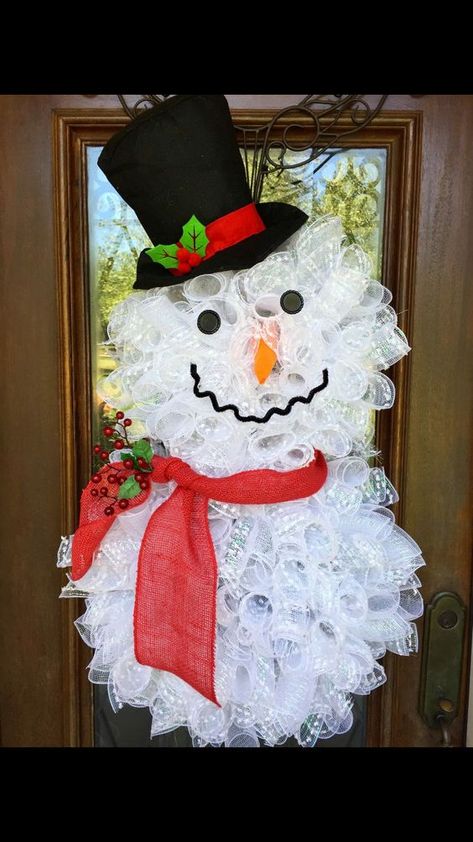 Mesh Snowman, Diy Christmas Snowman, Snowman Door Hanger, Christmas Wreath Craft, Deco Mesh Wreaths Diy, Cute Christmas Decorations, Snowman Door, Mesh Wreath Diy, Deco Wreaths