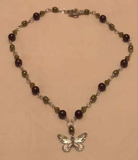 beaded aesthetic fairy beaded necklace Cute Emo Jewelry, Making Necklaces Aesthetic, Cool Necklaces Aesthetic, Emo Beaded Necklace, Grunge Handmade Jewelry, Emo Beaded Jewelry, Beaded Aesthetic Jewelry, Homemade Jewelry Ideas Aesthetic, Aesthetic Grunge Jewelry