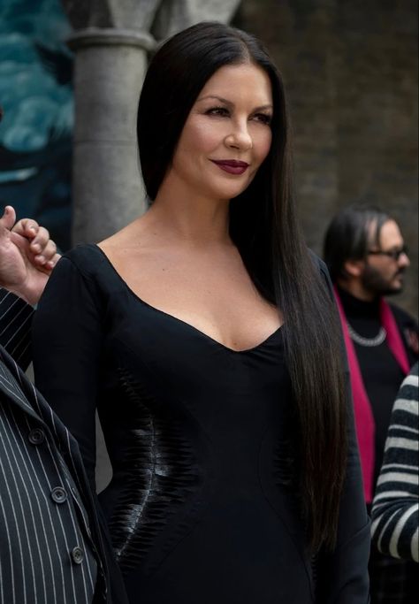 Cathrine Zeta Jones Morticia, Morticia Addams Catherine Zeta Jones, Catherine Zeta Jones Morticia, Morticia Addams Wednesday, Gomez Addams Costume, Morticia Addams Makeup, Morticia Addams Costume, Morticia And Gomez Addams, Wednesday Addams Costume