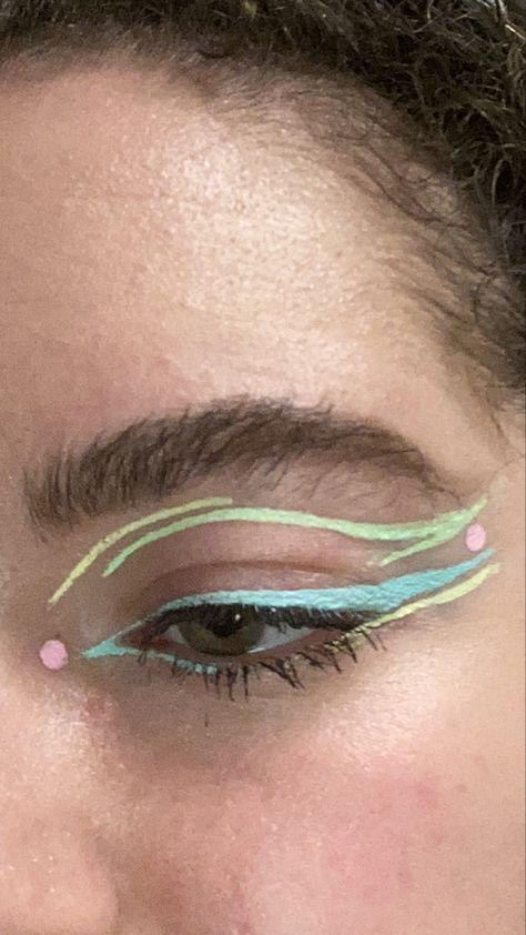 Glisten Cosmetics Wet Liner, Colorful Liner, Water Activated Liner, Glisten Cosmetics, Make Up Inspo, Creative Makeup Looks, Drawing Inspo, Creative Makeup, Life Drawing