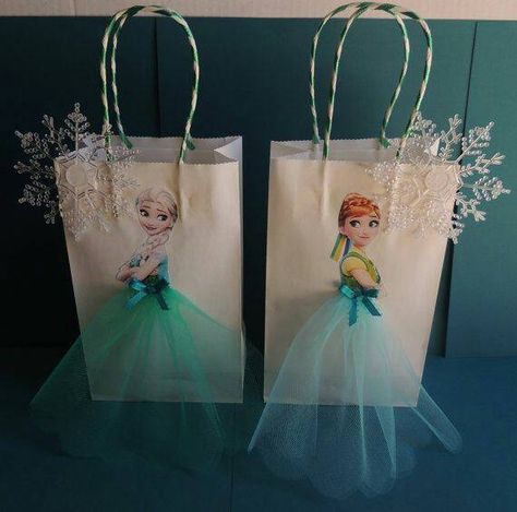 Frozen Fever Party, Frozen Bday Party, Elsa Birthday, Frozen Themed Birthday Party, Frozen Theme Party, Frozen Fever, Frozen Elsa And Anna, Frozen Theme, Creative Gift Wrapping