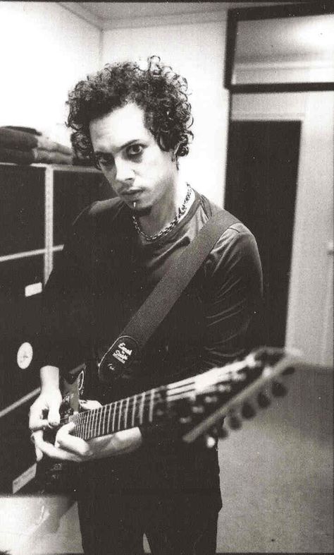 Kirk Hammett load era did you mean yes Kirk Hammet, Kirk Metallica, Jason Newsted, Robert Trujillo, Dark Academy, Wah Pedal, Ride The Lightning, Kirk Hammett, James Hetfield