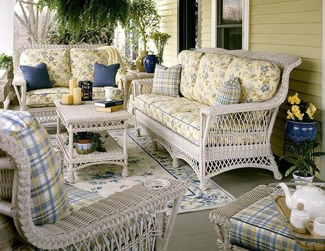 Painting Wicker, Wingback Sofa, Diy Cottage, White Wicker Furniture, Sunroom Furniture, Wicker Loveseat, Wicker Coffee Table, Cane Furniture, Outdoor Wicker Furniture