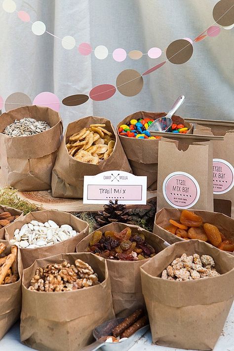 Trailmix Bar, Camping Theme Birthday Party, Camping Theme Birthday, Bar A Bonbon, Glamping Party, Camping Theme Party, Camping Birthday Party, Baby Shower Woodland Theme, Woodland Birthday