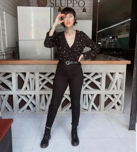 32 Wearable Gothic Work Outfit Ideas To Check Edgy Work Outfits, Rocker Glam, Black Is My Happy Color, Corporate Goth, Corporate Fashion, Grunge Outfit, Business Casual Look, Work Outfit Ideas, Fashion Grunge