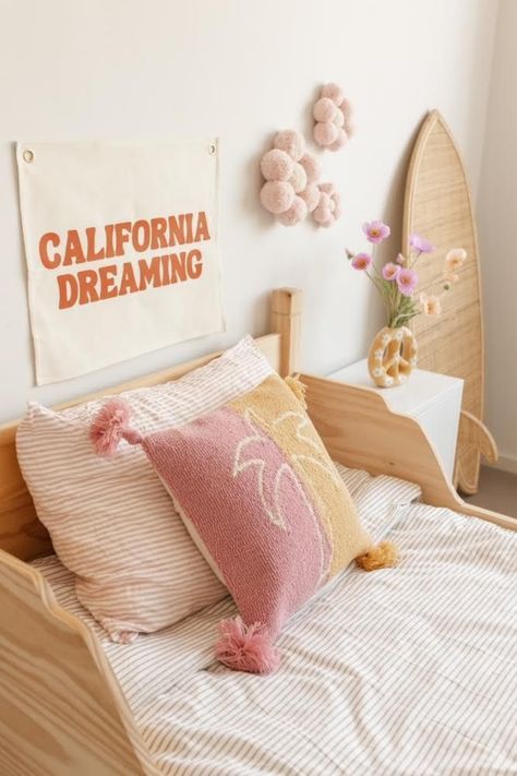 Obsessed with beachy decor? First of all - same, and second of all - you’re in the right place! I’m sharing 20 gorgeous pieces of inspiration to help you turn your dorm into a stunning tropical paradise. I’m touching on everything from bedding, wall decor, greenery, and sharing my top decor finds and tips to help you recreate these ideas. Student life can be stressful, but a beachy dorm is sure to help you stay relaxed and ready to tackle whatever college throws your way. Tap to keep reading! Surfer Girl Room Aesthetic, Beachy Dorm, Girl Room Aesthetic, Surfer Girl Room, Wall Flags, Surf Bedroom, Surf Room Decor, Beachy Room Decor, Beach Room Decor