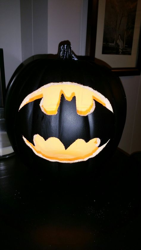 Batman pumpkin Craft pumpkin from Michael's carved using template. Bats Pumpkin Painting, Batman Pumpkin Painting Ideas, Dc Pumpkin Carving, Pumpkin Carving Ideas With Paint, Jake O Lantern Ideas, Pumpkin Carving Superhero, Pumpkin Carving Bat Ideas, Pumpkin Painting Ideas Batman, Super Hero Pumpkin Painting