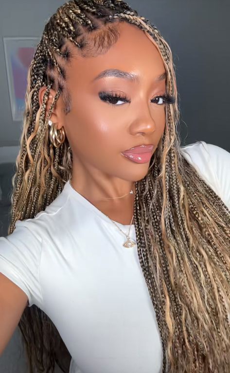 Nice Hair Colors For Black Women, Blonde Brown Boho Braids, 613 Boho Braids, Blonde Knotless Goddess Braids, Blonde Tree Braids, Blonde Black Braids, Blonde Cornrow Braids, Black Women Blonde Braids, Blond Goddess Braids