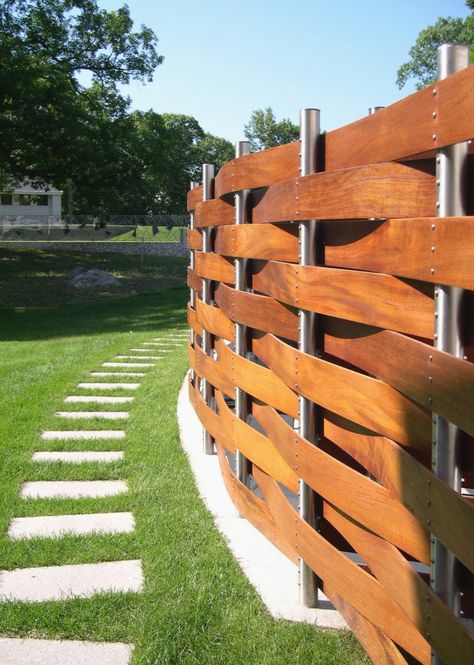 Diy Garden Fence Ideas, Gard Modern, Pagar Modern, Garden Fence Ideas, Wood Fence Design, Diy Garden Fence, Modern Fence Design, Diy Fence, Front Yard Fence