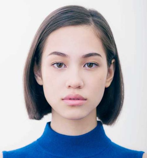 hair Make Up Collection, Mizuhara Kiko, Kiko Mizuhara, Minimalist Makeup, Straight Hair Cuts, Best Mascara, 짧은 머리, Front View, Makeup Collection