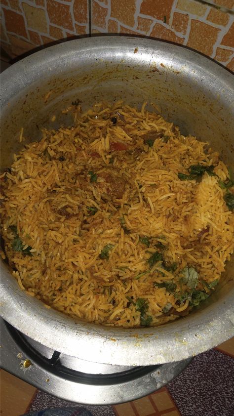 Chicken Biryani Snap, Biryani Snap, Broken Iphone, Indian Chicken Recipes, Duke Bike, Eating Food Funny, Snapchat Video, Food Infographic, Chicken Biryani