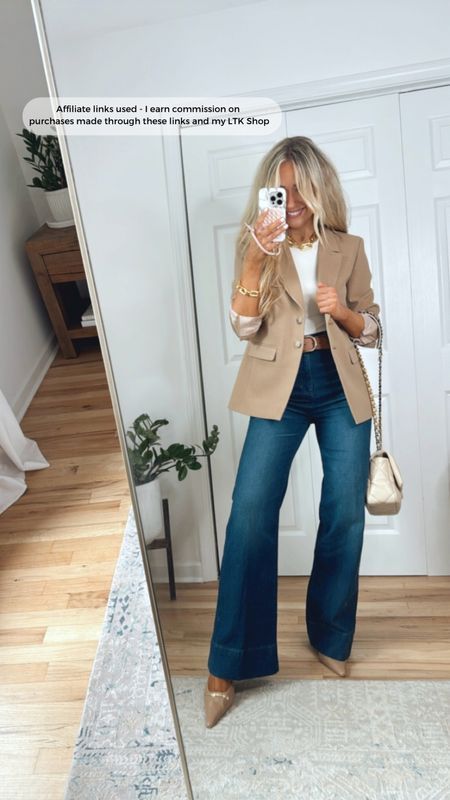 Outfits With Tan Blazers For Women, Light Beige Blazer Outfit Women, Brown Blazer And Jeans Outfit, Executive Style Women, How To Style Blazer, Blazer With Jeans Women Classy, Blazer Beige Outfit Mujer, Fall Blazer Outfits For Women, Jeans With Blazer Outfit