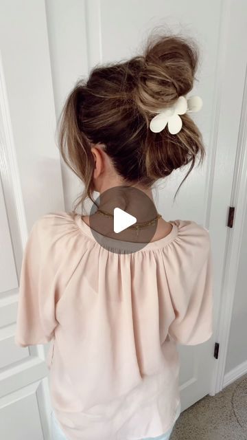 Brooke Roundy Hair Tips Makeup Tips on Instagram: "These flower clips have a hold on me, they are just so fun! Try this and lmk how you liked it! Follow @blushbasics #hairstyle #clawclip #clawclipshairstyles #flowerclip" Hair Tips, Hair Clips Hairstyles, Diy Hair Hacks, Easy Hair Updos, Clip Hairstyles, Hair Stylist Life, For Your Love, Flower Clip, Flower Hair Clips