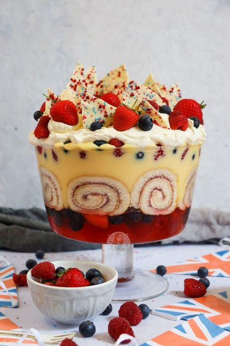 Jubilee Trifle! Jubilee Trifle, Trifle Bowl Recipes, Trifle Dessert Recipes, Fruit Trifle, Christmas Trifle, Janes Patisserie, Berry Trifle, Trifle Bowl, Trifle Desserts