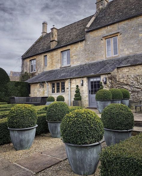 English Country Life with @irenemylife :: TIG | an intelligent guide to the internets for the aesthetically inclined Rustic Planters, Formal Garden, English Country Gardens, English House, Gorgeous Gardens, Stone Houses, French House, English Countryside, Outdoor Landscaping