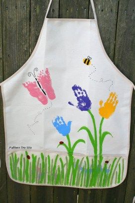 Footprint Crafts, Craft Apron, Footprint Art, Handprint Crafts, Mothers Day Crafts For Kids, Diy Mothers Day Gifts, Handprint Art, Mother's Day Diy, Fathers Day Crafts