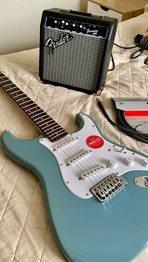 Fender Electric Guitar Aesthetic, Fender Guitar Aesthetic, Electro Guitar Aesthetic, Fender Aesthetic, Electric Guitar Fender, Electrical Guitar, Squier Guitars, Electro Guitar, Guitar Aesthetic