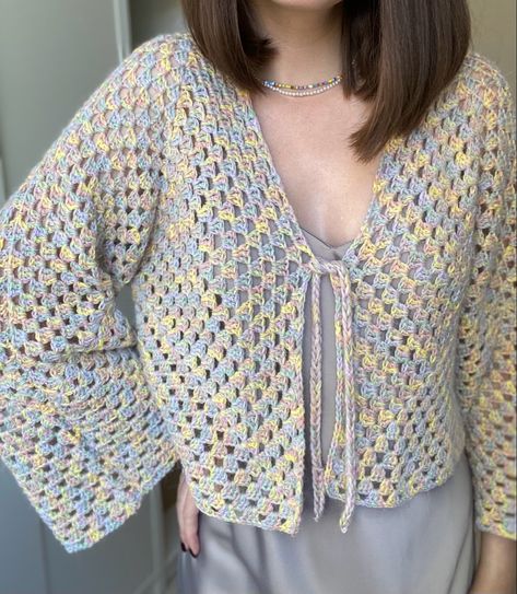 Cardigan Outfit Crochet, Crochet Shirt Outfit, Airy Styles, Crochet Cardigan Tutorial, Cool Crochet, Crochet Sweater Design, Quick Crochet Projects, Crochet Pieces, Quick Crochet Patterns